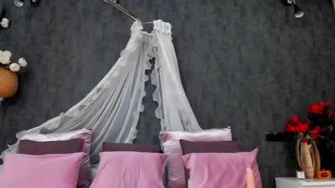 evellynereys online show from 10.20.25