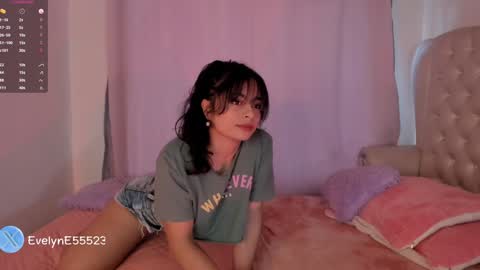 Snapshot of evelyn_evelyn chatting on 01.02.25 evelyn evelyn online show from 01.02.25