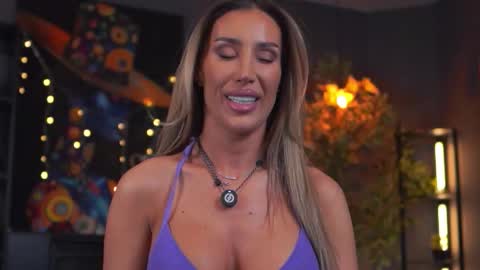 Evelyn online show from 01.14.26