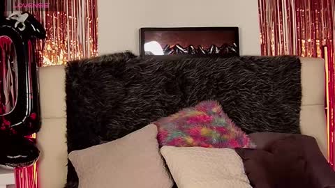 EvelynaGrey online show from 10.22.25