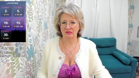 Snapshot of evelynblissful chatting on 12.18.24 Evelyn online show from 12.18.24