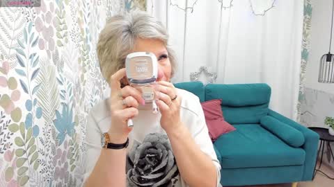 Snapshot of evelynblissful chatting on 12.25.24 Evelyn online show from 12.25.24