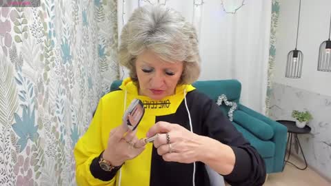 Snapshot of evelynblissful chatting on 12.26.24 Evelyn online show from 12.26.24