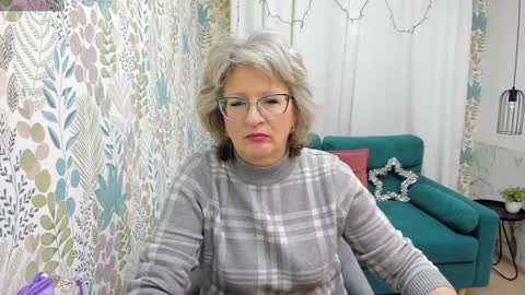 Snapshot of evelynblissful chatting on 01.05.25 Evelyn online show from 01.05.25