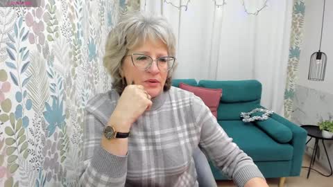 Snapshot of evelynblissful chatting on 01.09.25 Evelyn online show from 01.09.25