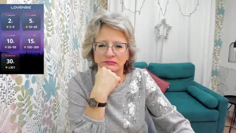 Snapshot of evelynblissful chatting on 01.10.25 Evelyn online show from 01.10.25