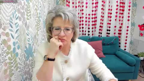 Snapshot of evelynblissful chatting on 02.18.25 Evelyn online show from 02.18.25