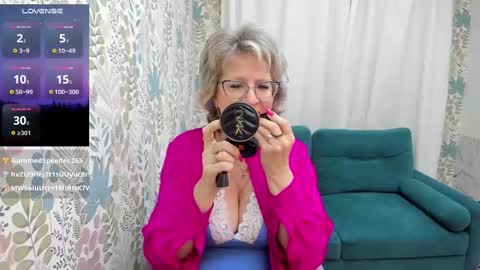 Snapshot of evelynblissful chatting on 02.28.25 Evelyn online show from 02.28.25