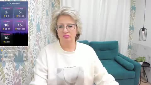 Snapshot of evelynblissful chatting on 03.10.25 Evelyn online show from 03.10.25