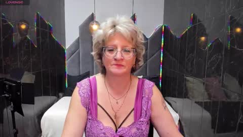 Snapshot of evelynblissful chatting on 09.22.25 Evelyn online show from 09.22.25