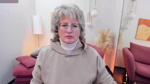 Snapshot of evelynblissful chatting on 09.29.25 Evelyn online show from 09.29.25