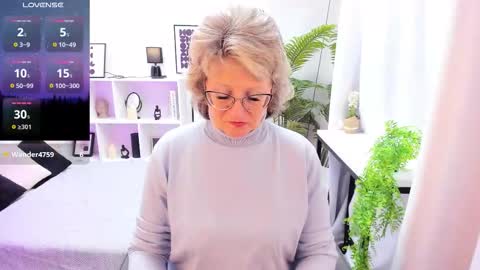 Snapshot of evelynblissful chatting on 11.05.25 Evelyn online show from 11.05.25