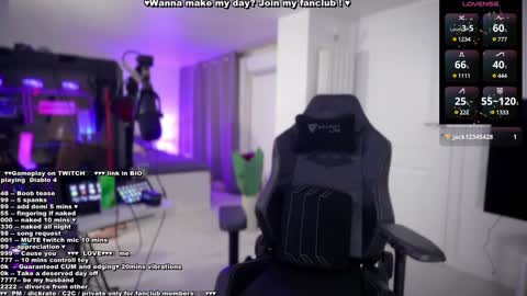 Snapshot of evelyne92 chatting on 02.02.25 Evelyne online show from 02.02.25