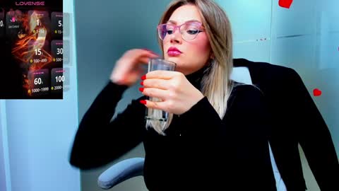 Snapshot of evelyne_rose chatting on 01.10.25 evelyne_rose online show from 01.10.25