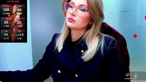 Snapshot of evelyne_rose chatting on 01.12.25 evelyne_rose online show from 01.12.25