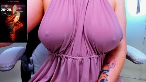 Snapshot of evelyne_rose chatting on 01.18.25 evelyne_rose online show from 01.18.25