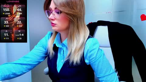 Snapshot of evelyne_rose chatting on 01.30.25 evelyne_rose online show from 01.30.25