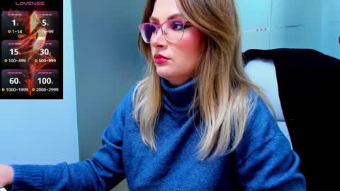 Snapshot of evelyne_rose chatting on 02.05.25 evelyne_rose online show from 02.05.25