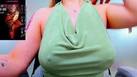 Snapshot of evelyne_rose chatting on 02.21.25 evelyne_rose online show from 02.21.25