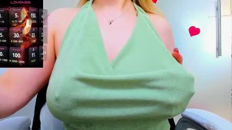 Snapshot of evelyne_rose chatting on 02.24.25 evelyne_rose online show from 02.24.25