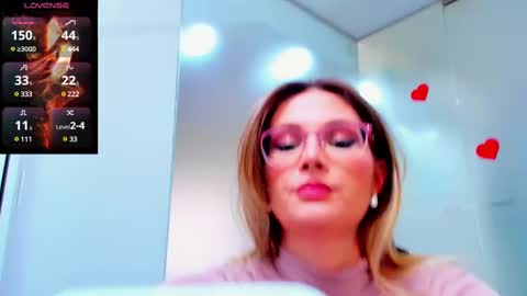 Snapshot of evelyne_rose chatting on 02.26.25 evelyne_rose online show from 02.26.25
