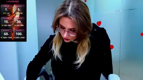 Snapshot of evelyne_rose chatting on 02.28.25 evelyne_rose online show from 02.28.25