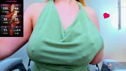 Snapshot of evelyne_rose chatting on 03.04.25 evelyne_rose online show from 03.04.25