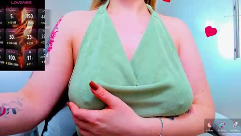 Snapshot of evelyne_rose chatting on 03.04.25 evelyne_rose online show from 03.04.25