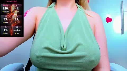 Snapshot of evelyne_rose chatting on 03.11.25 evelyne_rose online show from 03.11.25