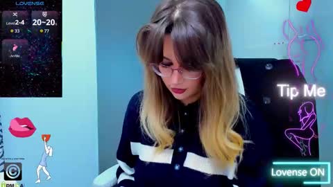 Snapshot of evelyne_rose chatting on 10.21.25 evelyne_rose online show from 10.21.25