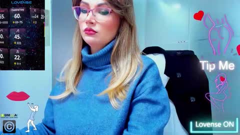 Snapshot of evelyne_rose chatting on 10.28.25 evelyne_rose online show from 10.28.25