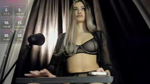 Snapshot of evelynvlove chatting on 06.29.26 Evelynvlove online show from 06.29.26