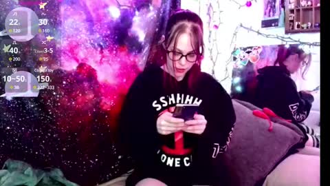 Snapshot of everlyester chatting on 01.16.25 Evie online show from 01.16.25