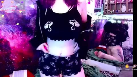 Snapshot of everlyester chatting on 02.28.25 Evie online show from 02.28.25