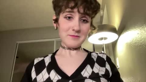 Snapshot of evermoore_24 chatting on 01.09.25 ever moore online show from 01.09.25