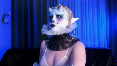 Snapshot of eves_eyes chatting on 10.31.25 Forget me not eve on CB online show from 10.31.25