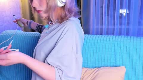 Snapshot of eves_eyes chatting on 11.08.25 Forget me not eve on CB online show from 11.08.25