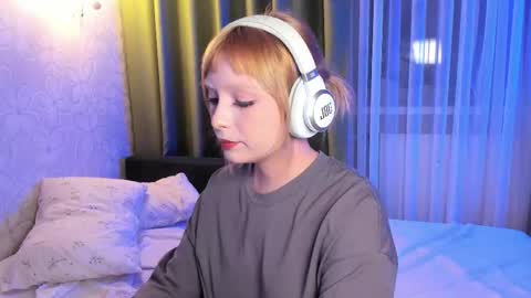 Snapshot of eves_eyes chatting on 11.13.25 Forget me not eve on CB online show from 11.13.25