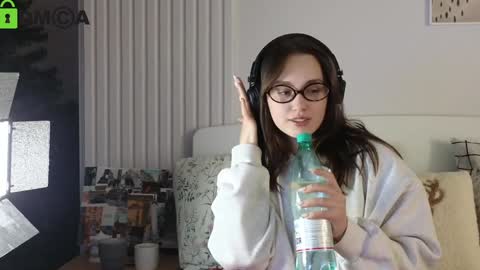 evi_woow online show from 01.04.25