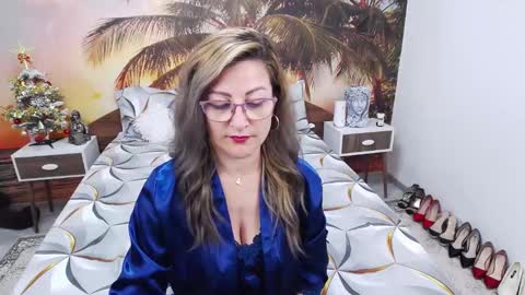 Snapshot of eviajoness chatting on 12.11.24 Evia online show from 12.11.24