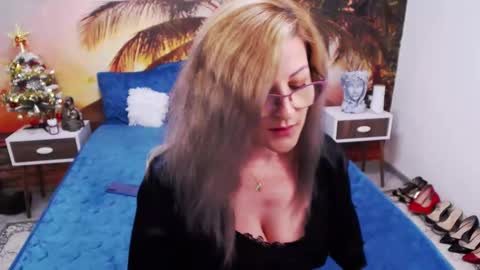 Snapshot of eviajoness chatting on 01.07.25 Evia online show from 01.07.25