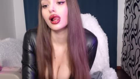 Vanessa Evian online show from 03.11.25