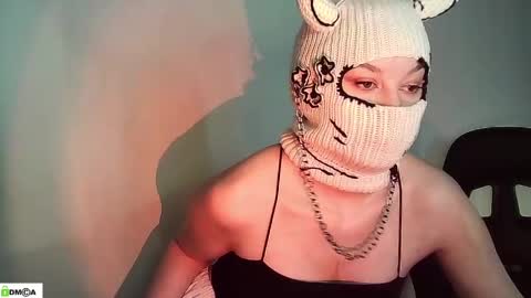 Renesme White Im here from Monday to Friday online show from 04.20.26