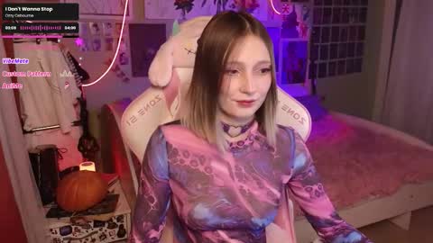 Evie online show from 10.24.25