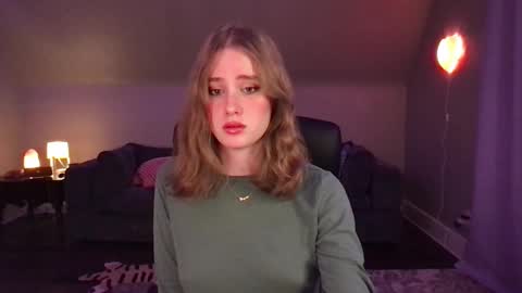 Snapshot of eviecam chatting on 12.17.24 Evie3 online show from 12.17.24