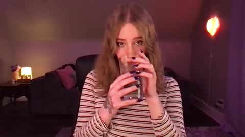 Snapshot of eviecam chatting on 01.06.25 Evie3 online show from 01.06.25