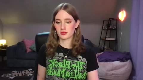 Snapshot of eviecam chatting on 02.25.25 Evie3 online show from 02.25.25