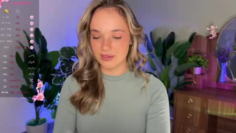 Snapshot of evielina chatting on 05.03.26 evielina online show from 05.03.26