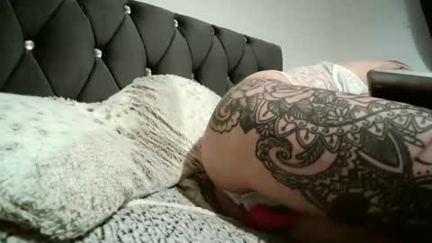 Snapshot of evieloves chatting on 01.16.25 evieloves online show from 01.16.25