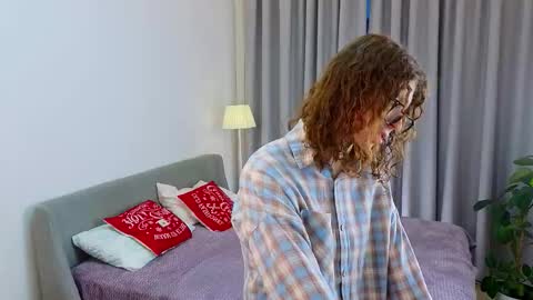 Snapshot of evievert chatting on 02.11.26 Dilara Honey online show from 02.11.26